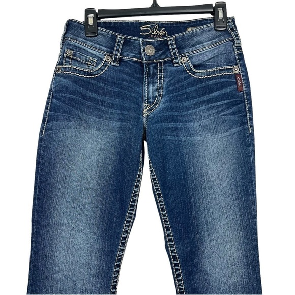 Silver Women’s SUKI Blue Jean Capris Sz 28 (5/6) Distressed Pockets Medium Wash - Picture 2 of 14